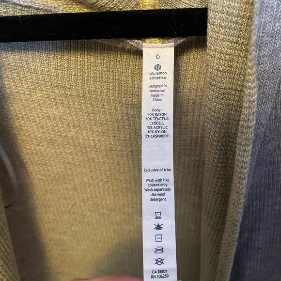 Lululemon Wrap with hood - Picture 5 of 5